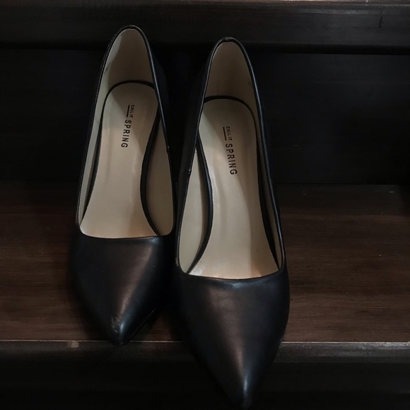 Classic Black Pumps - Picture 4 of 6